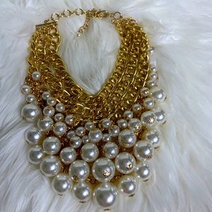 NWOT Gold and Faux Pearl statement necklace